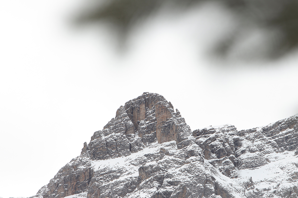 Sehnsucht Gipfel – Dank Teleobjektiv ganz nah, einer der fünf Dolomitengipfel der imposanten Sextner Sonnenuhr im Fischleintal in Südtirol.